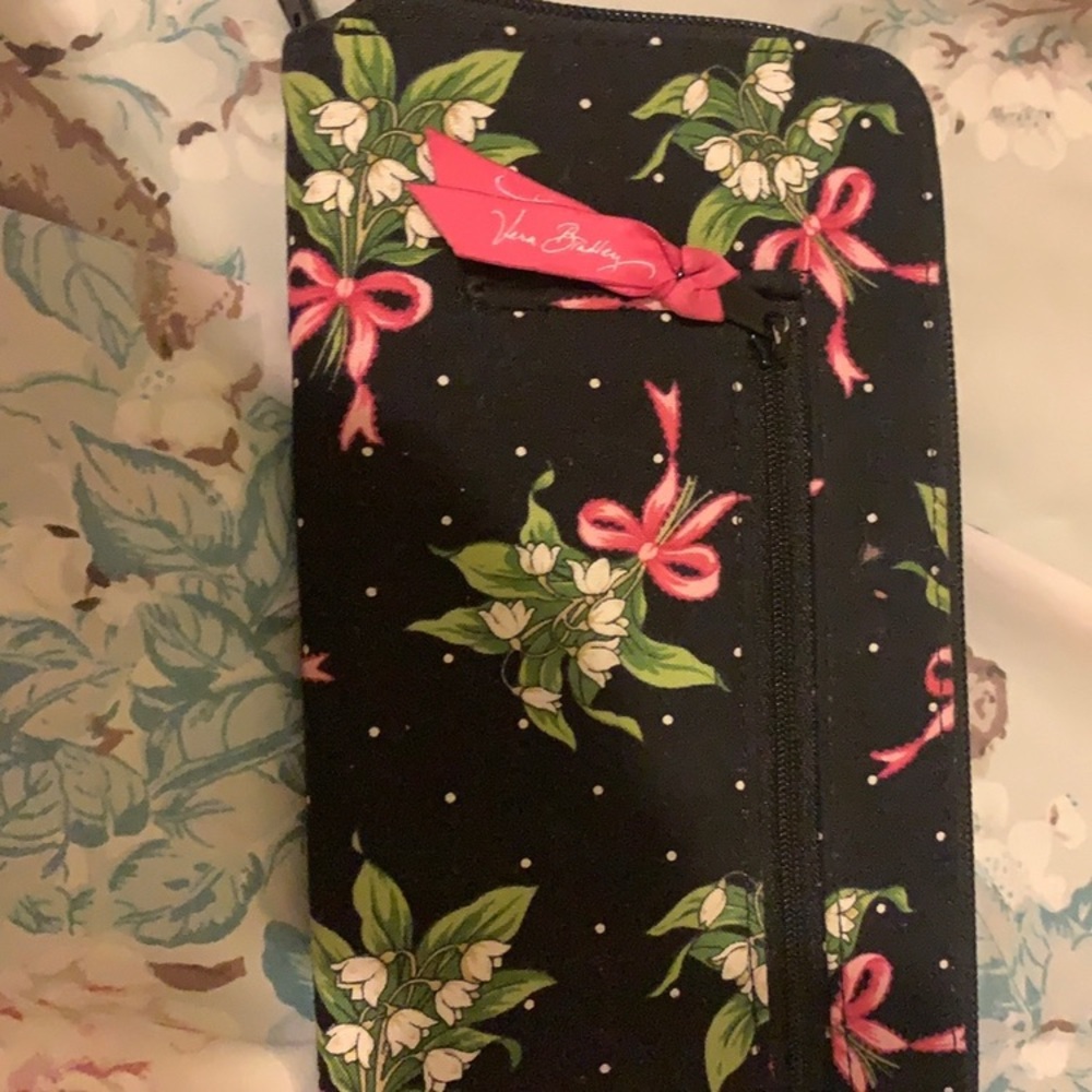 Vera Bradley wallet - new without tags